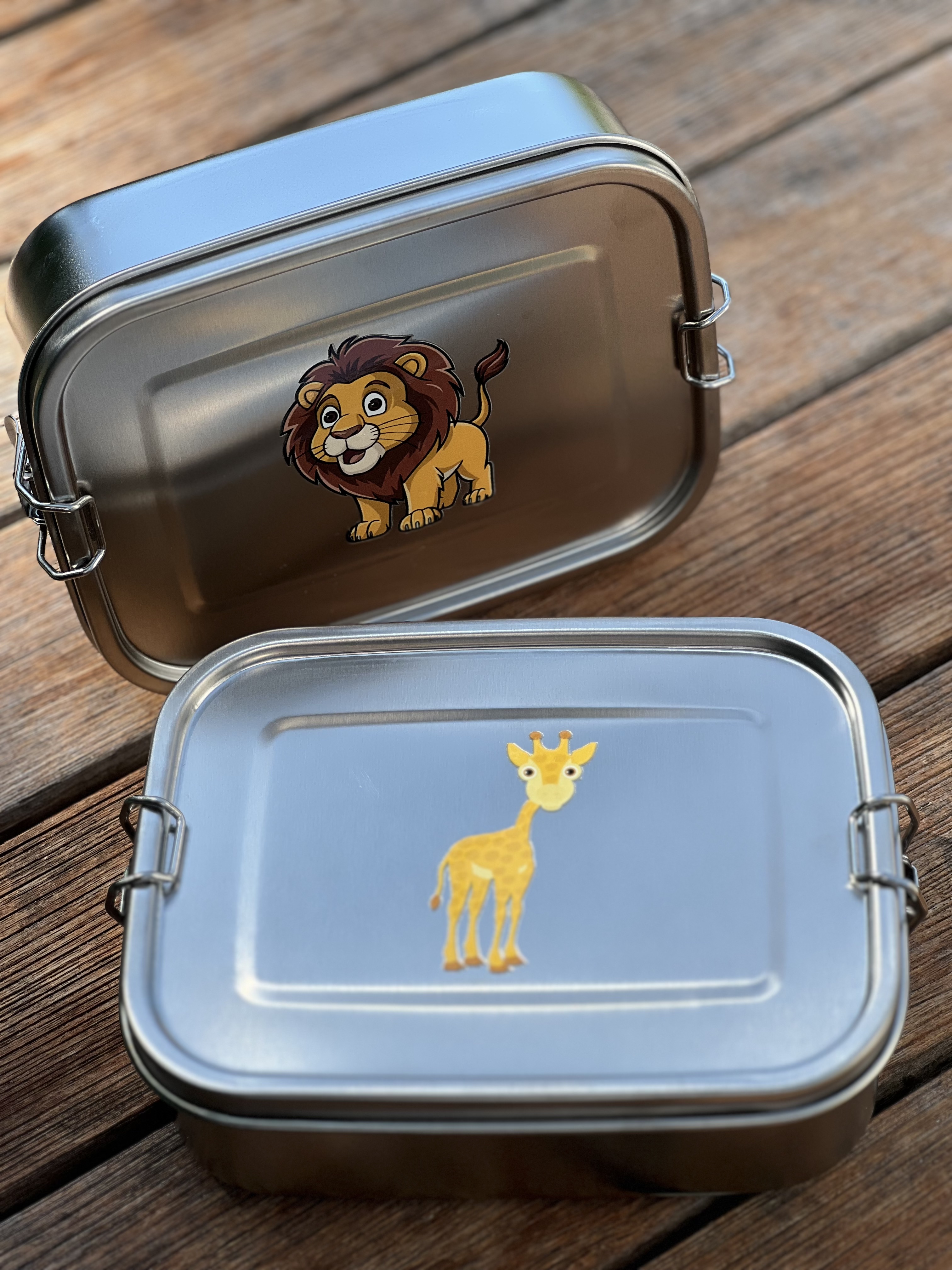 Kidy Lunchboxen Set Löwe und Giraffe , abgebildet mit beiden Lunchboxen.