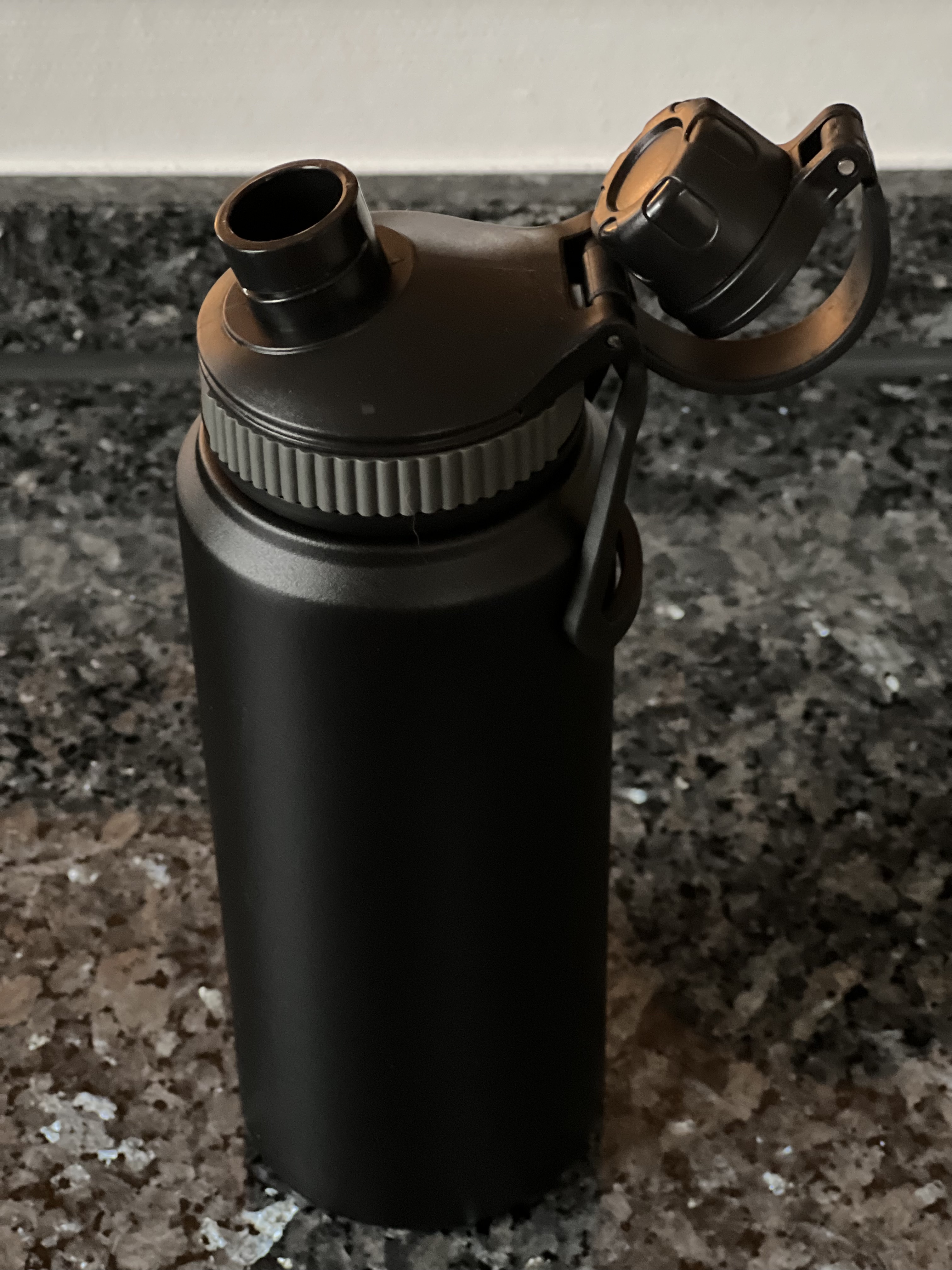 Vakuum Flasche schwarz mit Tragegriff, 750 ML.