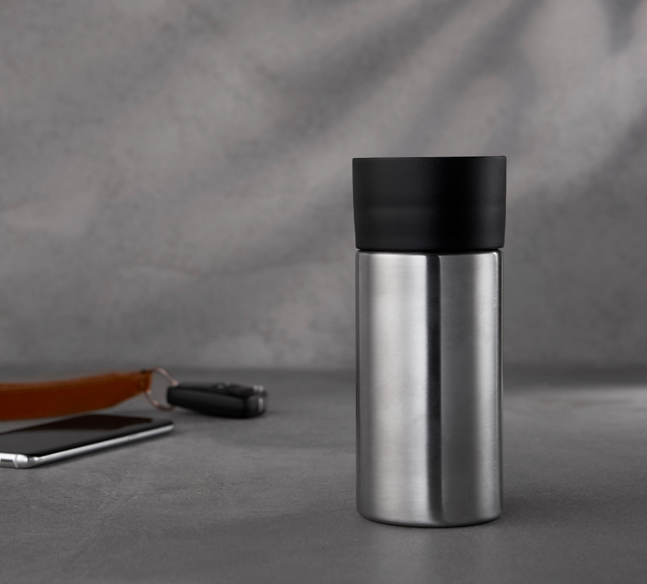 Thermosbecher 300 ML aus Edelstahl mit Druckverschluss.