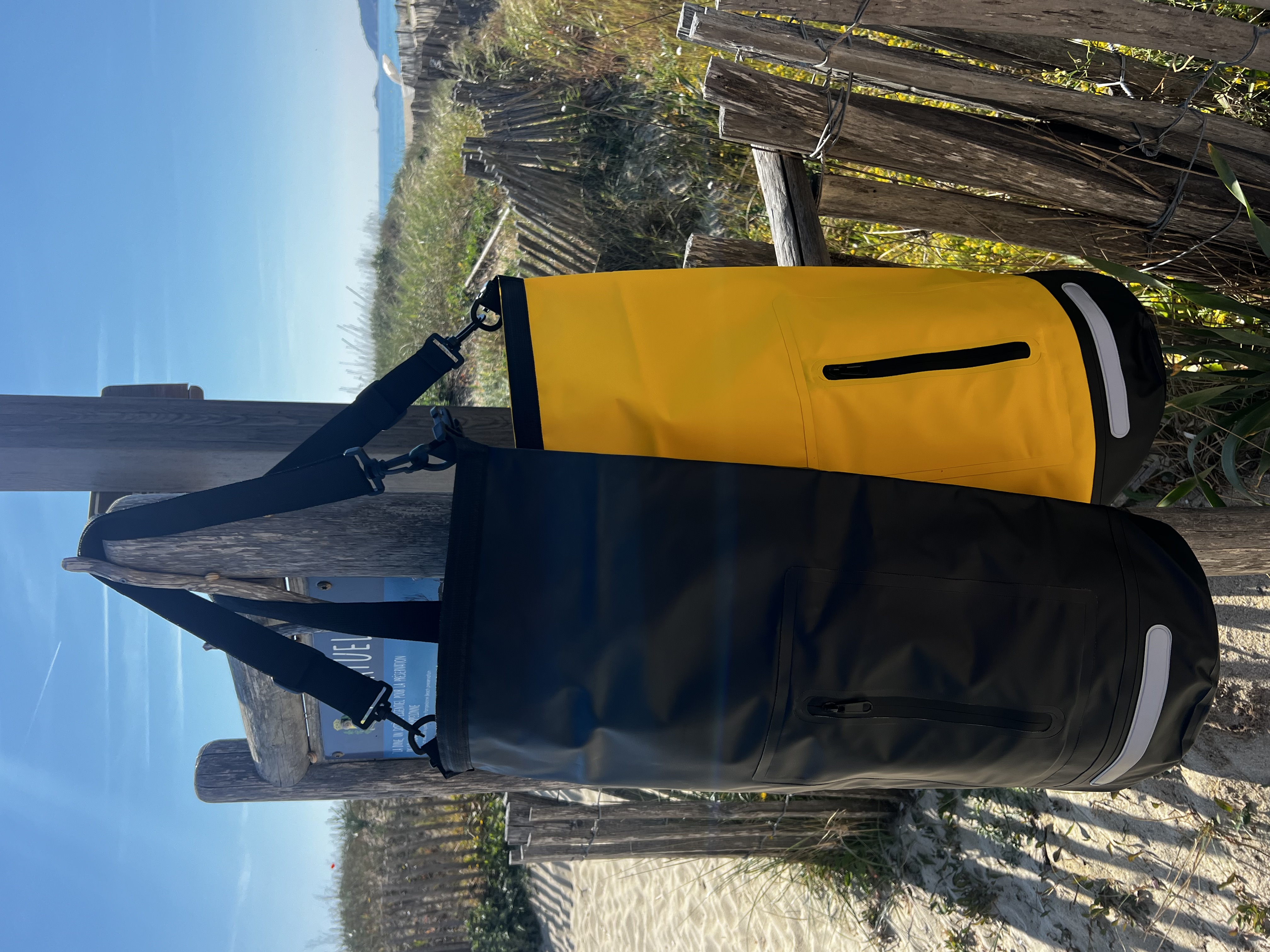 Safepack gelb  20 L wasserdicht aus PVC-Plane mit Rucksackriemen, Reflektor und wasserdichtem Reißverschlussfach