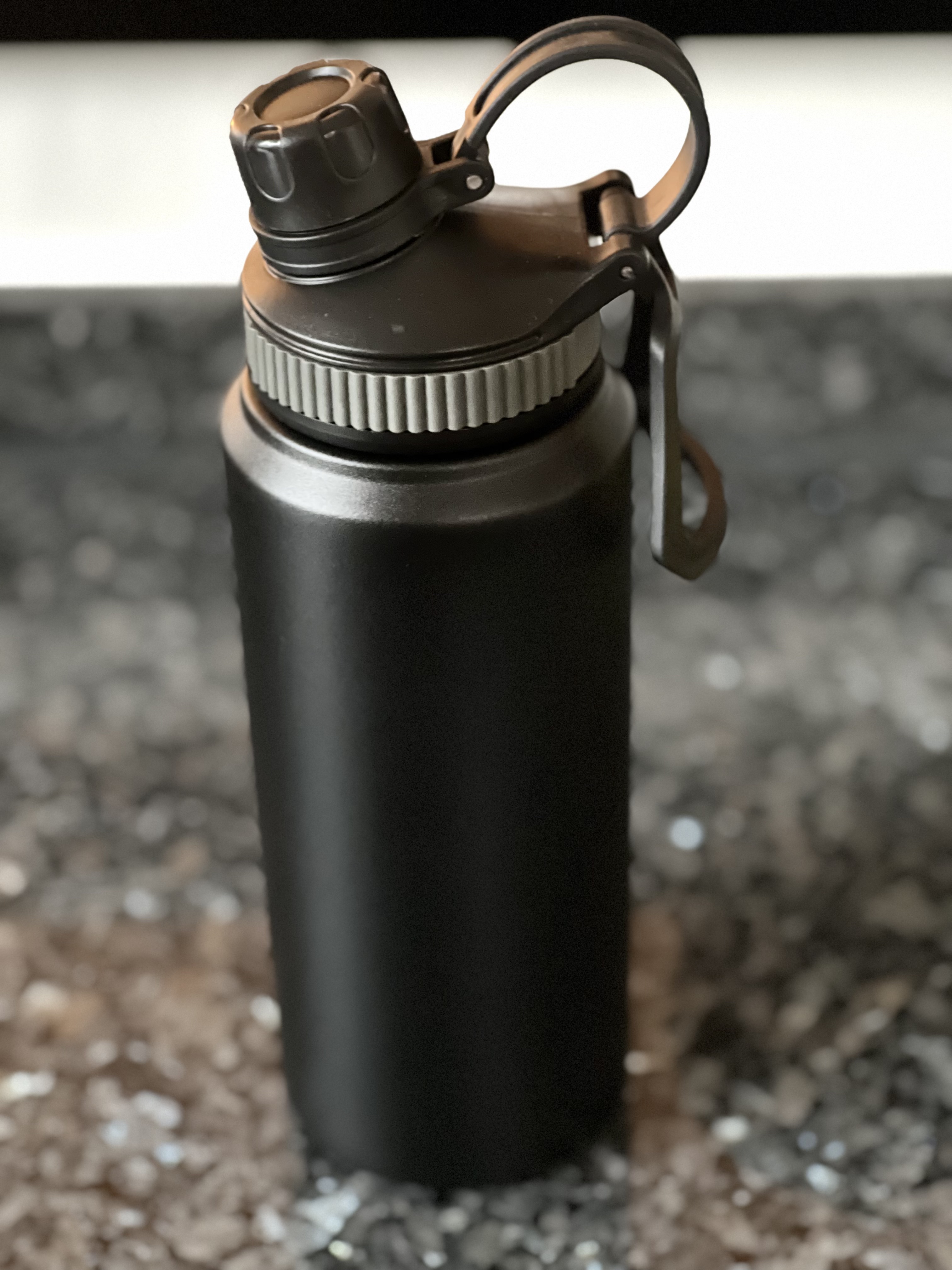 Vakuum Flasche in schwarz mit Tragegriff, 750 ML.