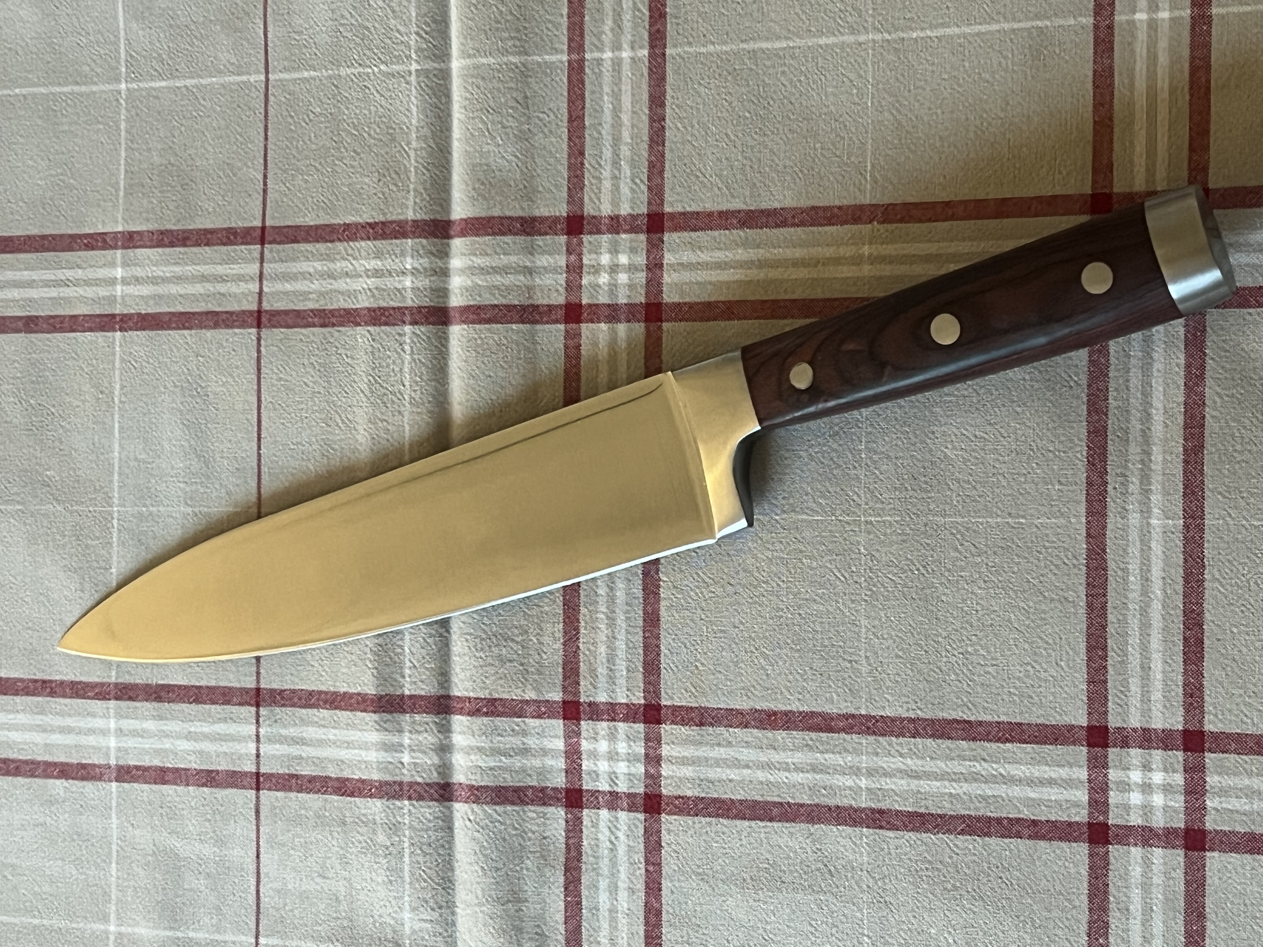 Universalmesser aus Chromstahl in silber mit dunklem Pakkaholzgriff für die Küche.
