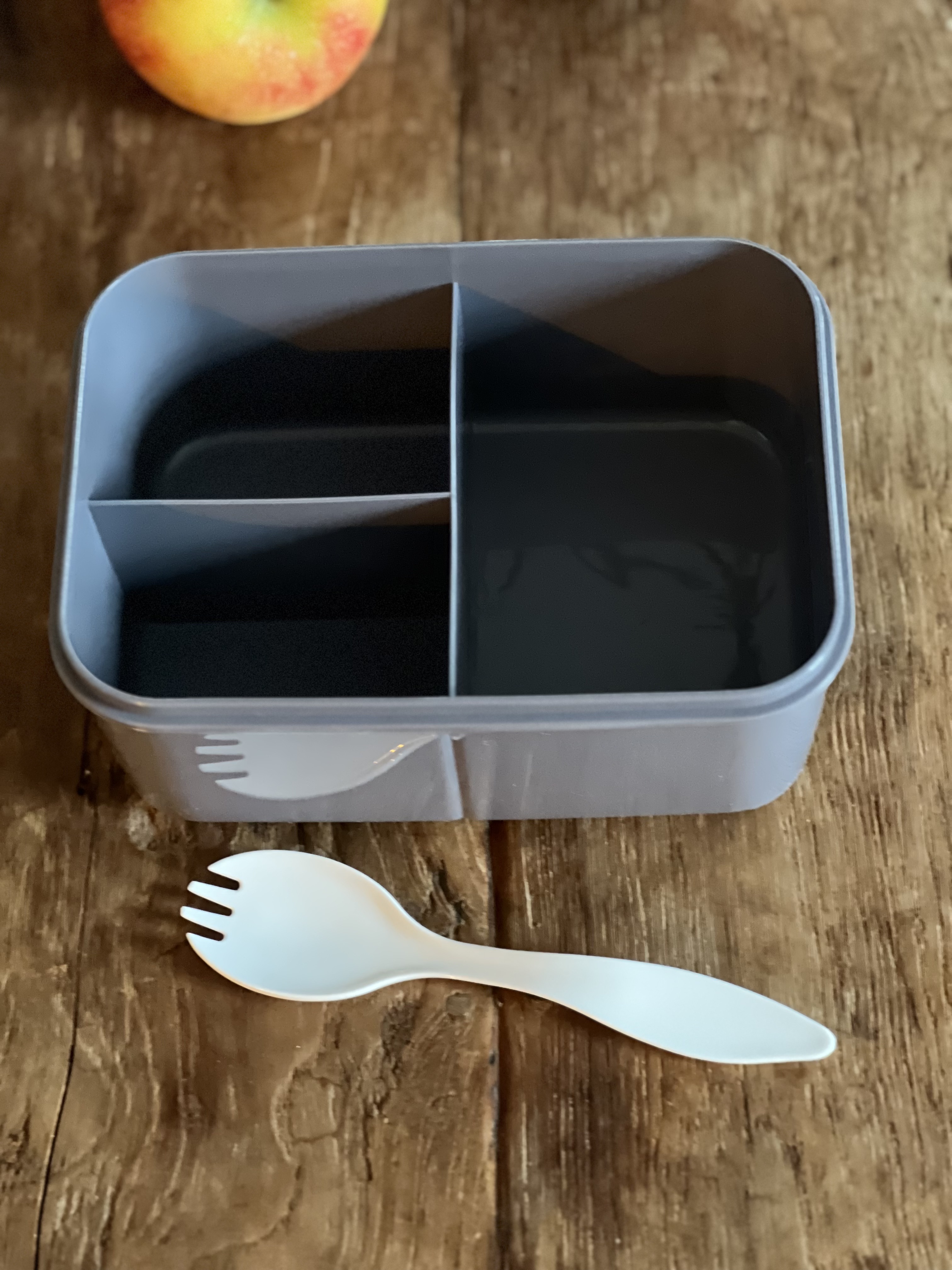 Lunchbox mit Löffelfach und fester Inneneinteilung, auslaufsicher
