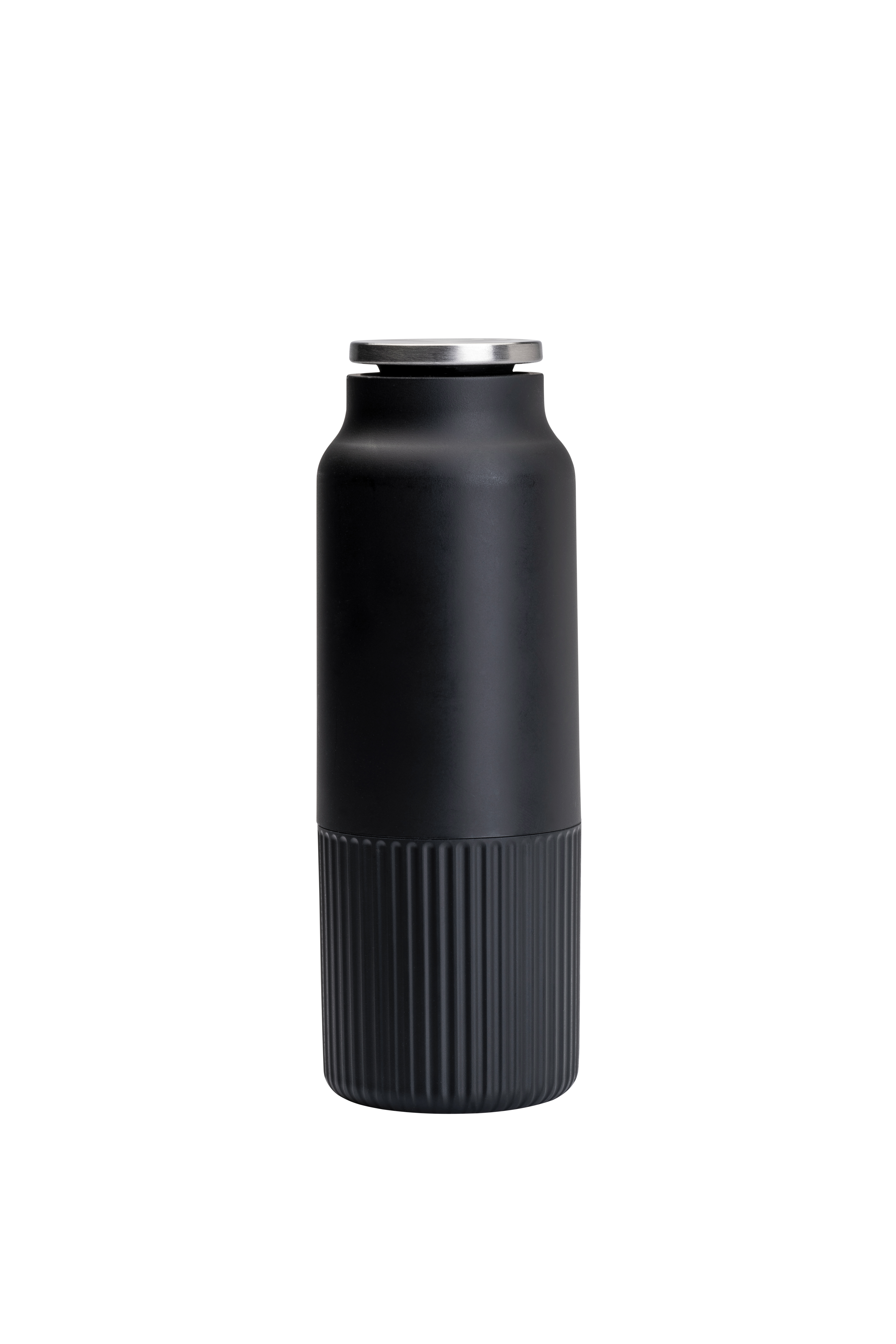 Schwarze Pfeffermühle mit Edelstahldeckel und geriffeltem Griff für besseren Halt.
