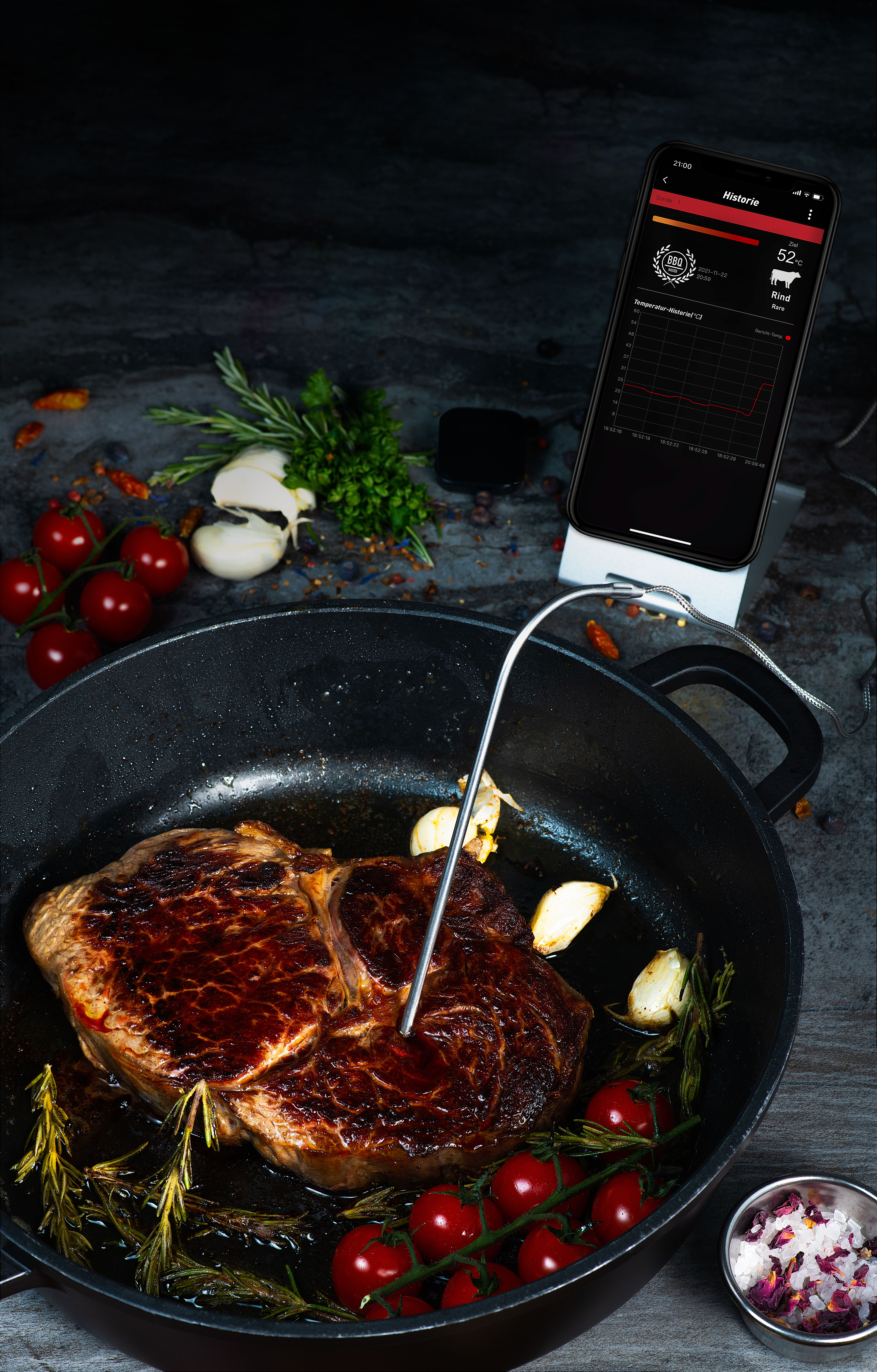 Wireless Grillthermometer mit App, dargestellt in Gebrauch.